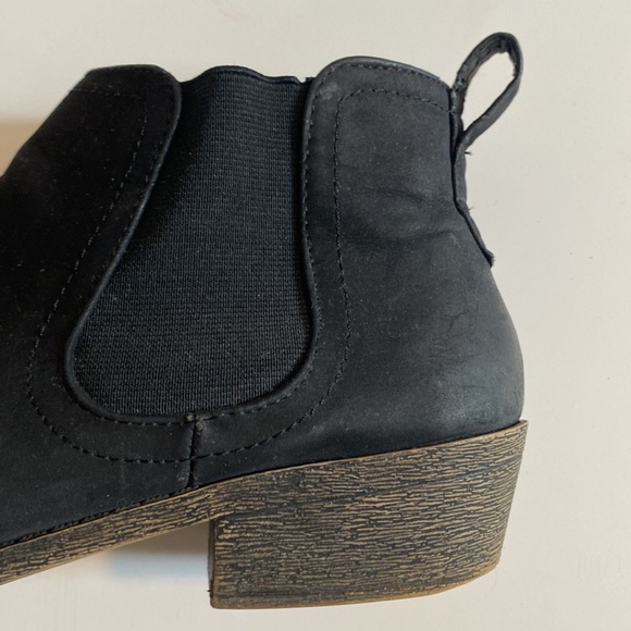 MERONA BLACK ANKLE BOOTIES - Picture 8 of 11